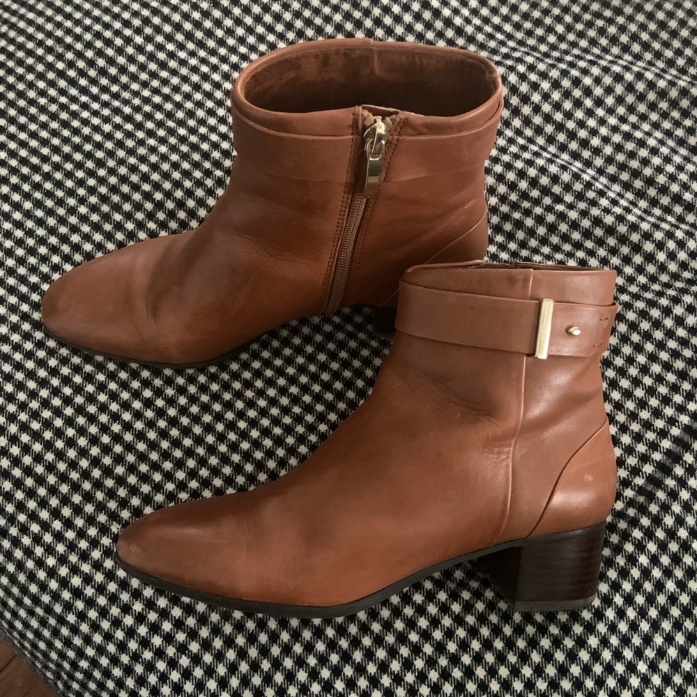 Cognac leather heeled boots